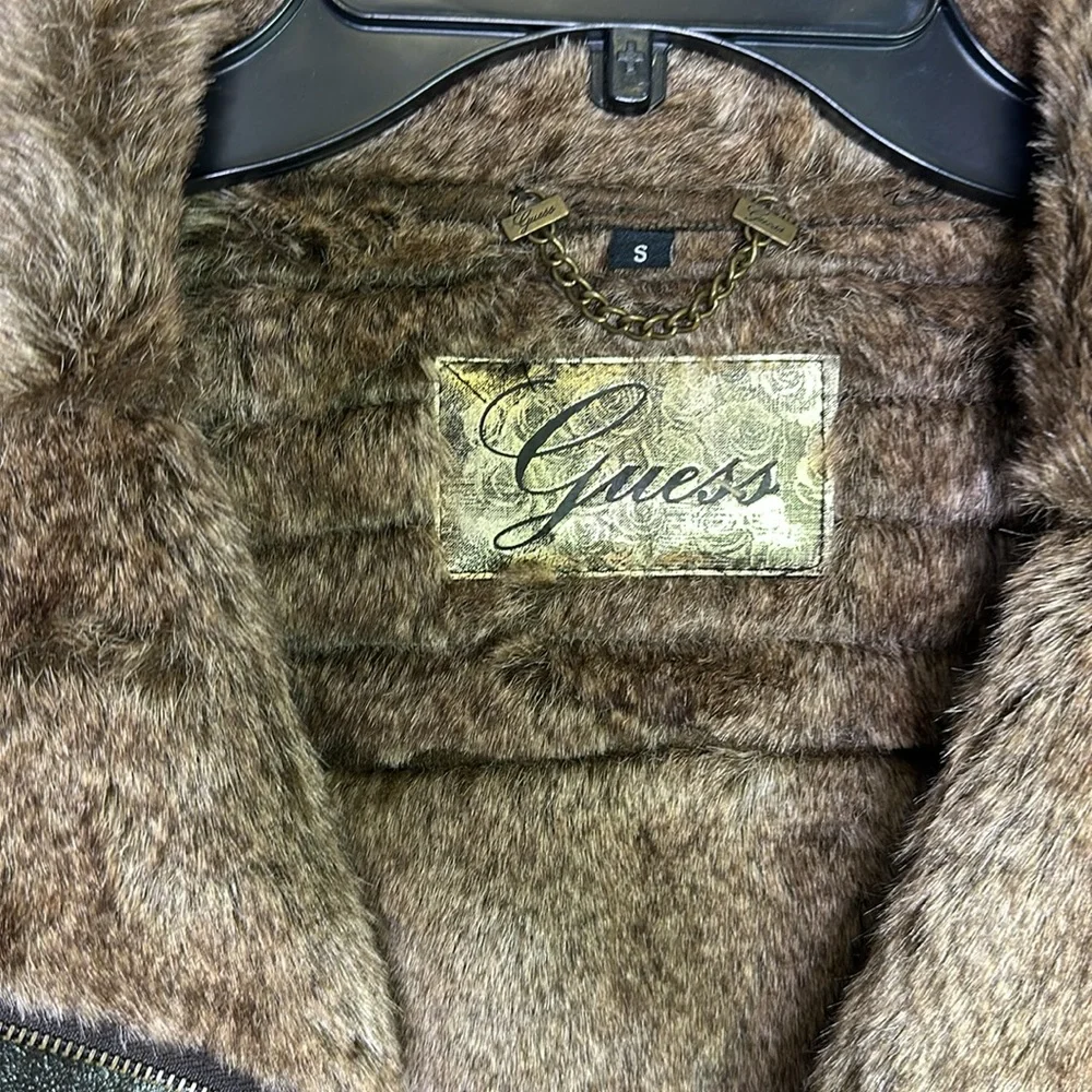 Guess - Picture 8 of 17